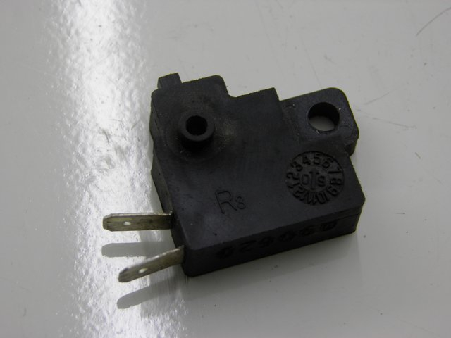 photo de RIGHT STOP LIGHT SWITCH SYM GTS EVO 125 (2009 - 2013) - Component detail