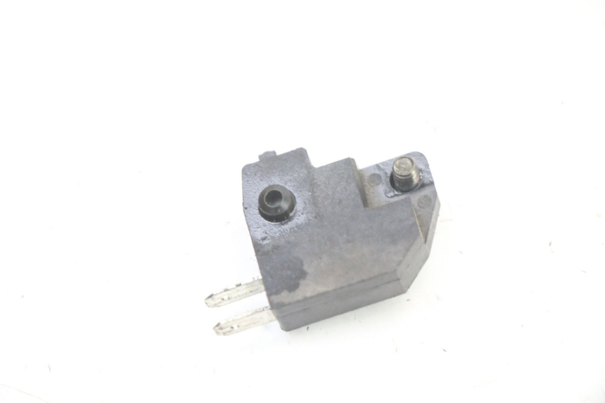 photo de RIGHT BRAKE LIGHT SWITCH SYM ORBIT 2 4T 50 (2008 - 2017) - Zoom on usage condition