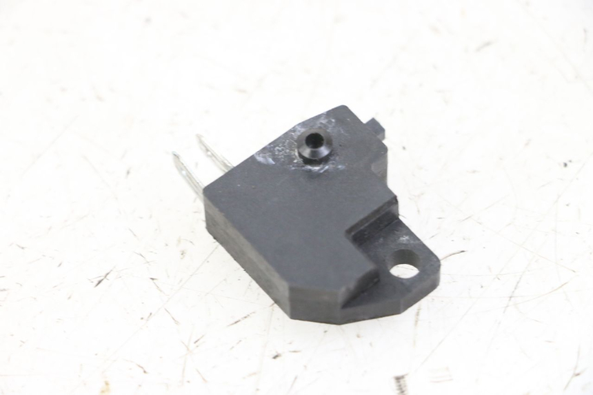 photo de RIGHT BRAKE LIGHT SWITCH SYM ORBIT III 3 4T 50 (2018 - 2021) - Zoom on usage condition
