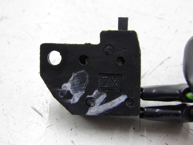 photo de RIGHT STOP LIGHT SWITCH SYM SYMPLY 4T 50 (2012 - 2015) - Alternative perspective