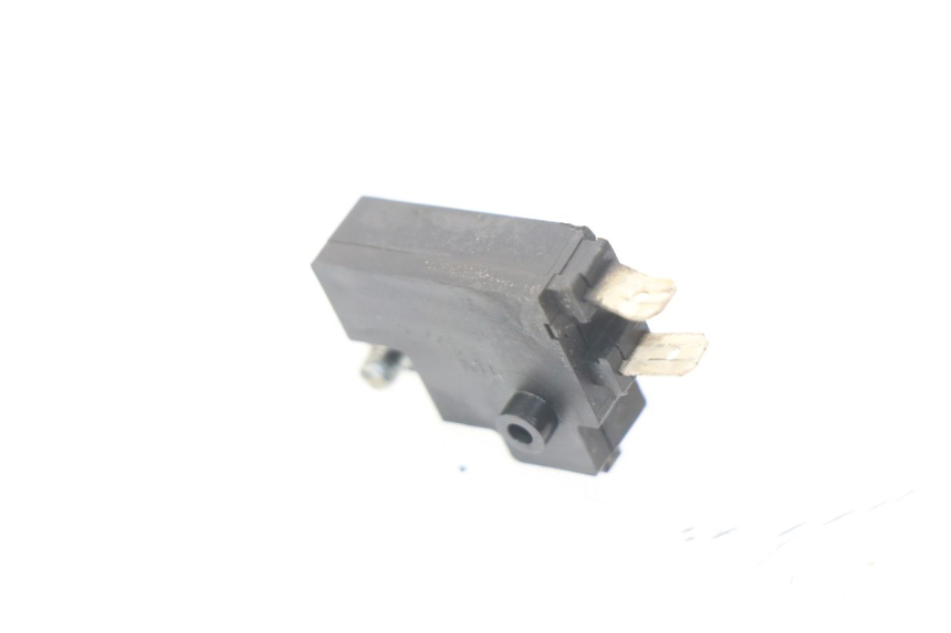 photo de RIGHT BRAKE LIGHT SWITCH YAMAHA TDM ABS 900 (2002 - 2014) - Zoom on usage condition