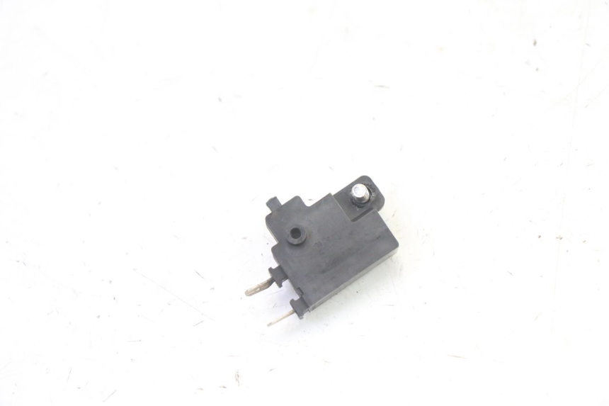 photo de RIGHT BRAKE LIGHT SWITCH YAMAHA TDM ABS 900 (2002 - 2014) - Zoom on usage condition