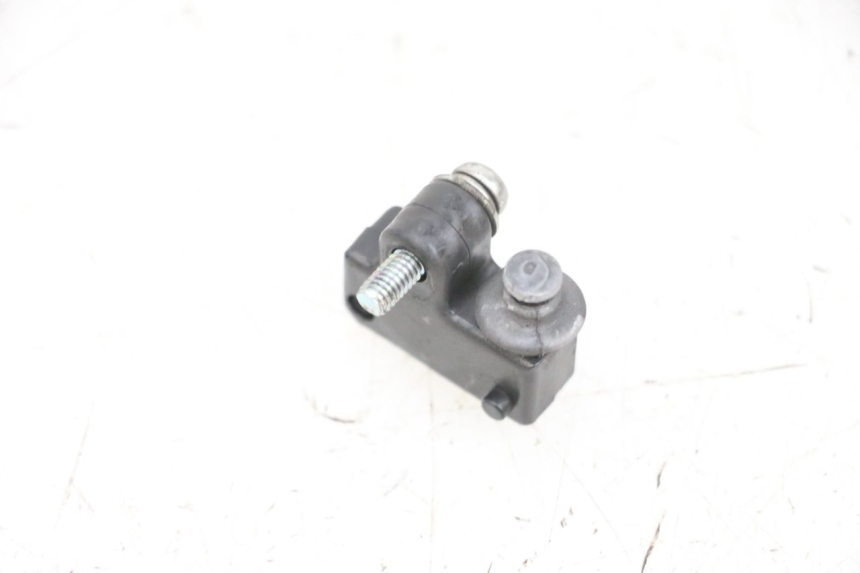 photo de RIGHT BRAKE LIGHT SWITCH YAMAHA XMAX X-MAX 125 (2006 - 2009) - Zoom on usage condition
