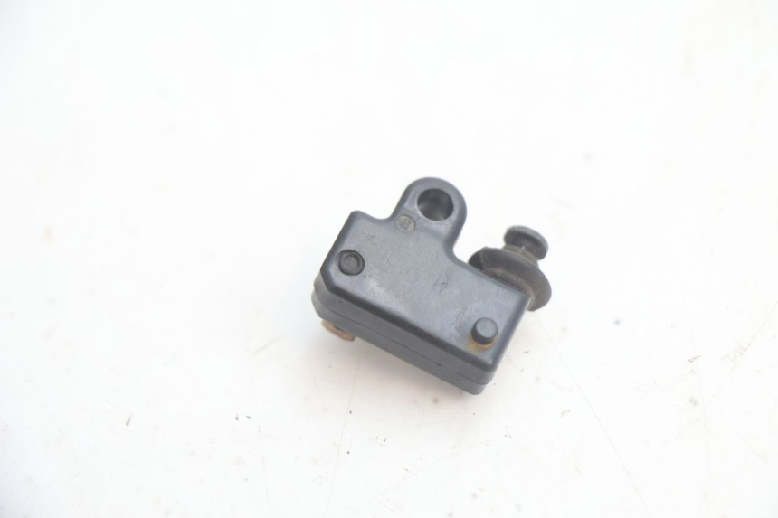 photo de RIGHT BRAKE LIGHT SWITCH YAMAHA XMAX X-MAX 125 (2006 - 2009) - Zoom on usage condition