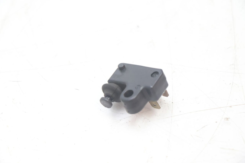 photo de RIGHT BRAKE LIGHT SWITCH YAMAHA XMAX X-MAX 125 (2006 - 2009) - Alternative perspective