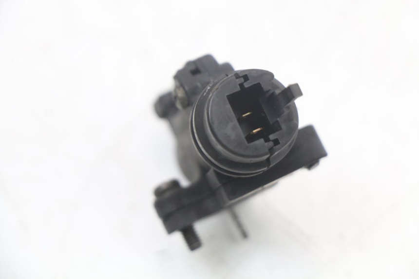 photo de RIGHT STOP LIGHT SWITCH YAMAHA XJS DIVERSION 600 (1997 - 1999) - Zoom on usage condition