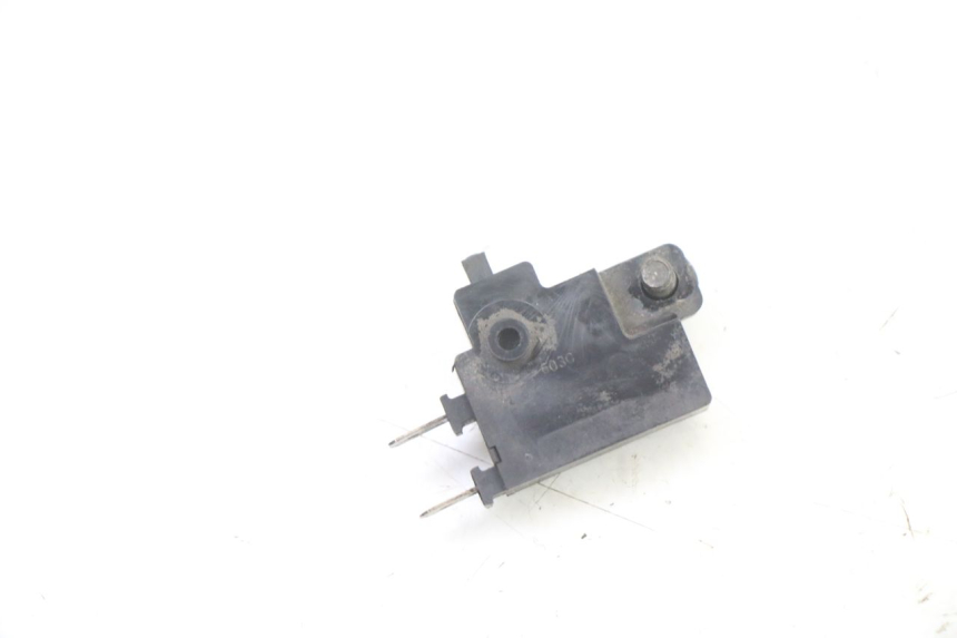 photo de RIGHT STOP LIGHT SWITCH HONDA XLV VARADERO 125 (2000 - 2006) - Zoom on usage condition