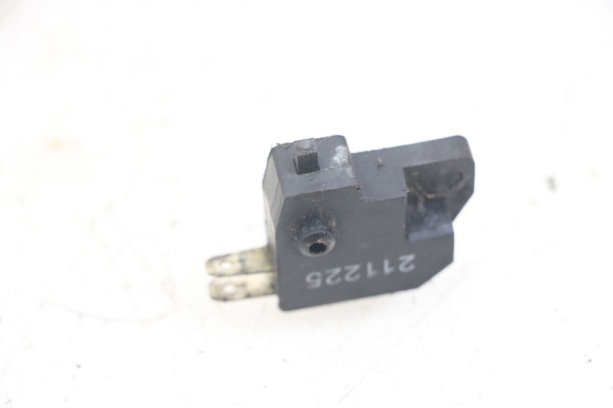 photo de RIGHT BRAKE LIGHT SWITCH FANTIC XM PERFORMANCE 2T 50 (2021 - 2022) - Zoom on usage condition
