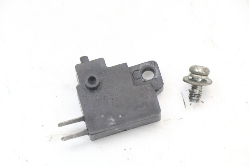 photo de Right brake light switch HYOSUNG XRX 125 (2000 - 2008) - Zoom on usage condition