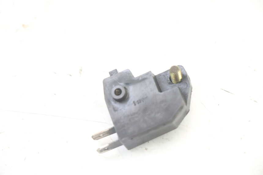 photo de RIGHT STOP LIGHT SWITCH YAMAHA FZS FAZER 600 (2001 - 2003) - Zoom on usage condition