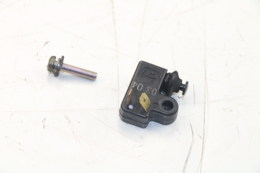 photo de RIGHT STOP LIGHT SWITCH YAMAHA X-MAX ABS 125 (2010 - 2014) - Zoom on usage condition