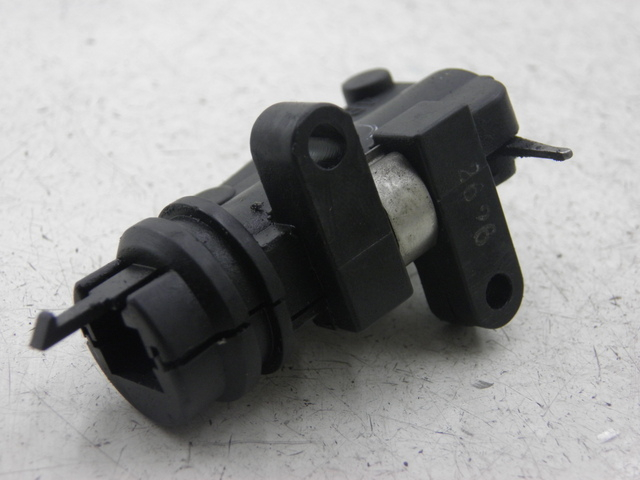 photo de RIGHT STOP LIGHT SWITCH YAMAHA XJS DIVERSION 600 (2000 - 2003) - Zoom on usage condition