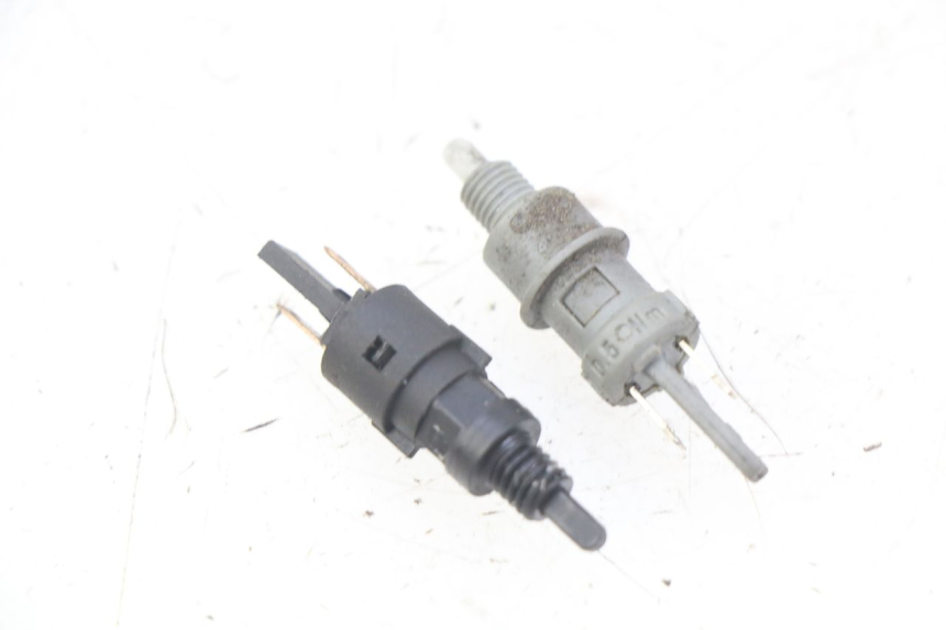 photo de STOP LIGHT SWITCH PEUGEOT E-VIVACITY 1 (2012 - 2018) - Component detail