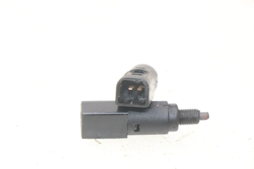photo de STOP LIGHT SWITCH PIAGGIO FLY 100 (2006 - 2010) - Component detail