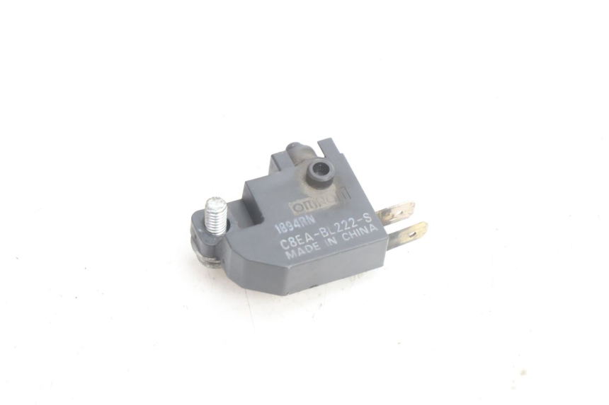 photo de LEFT BRAKE LIGHT SWITCH SUZUKI BURGMAN 125 (2007 - 2014) - Zoom on usage condition