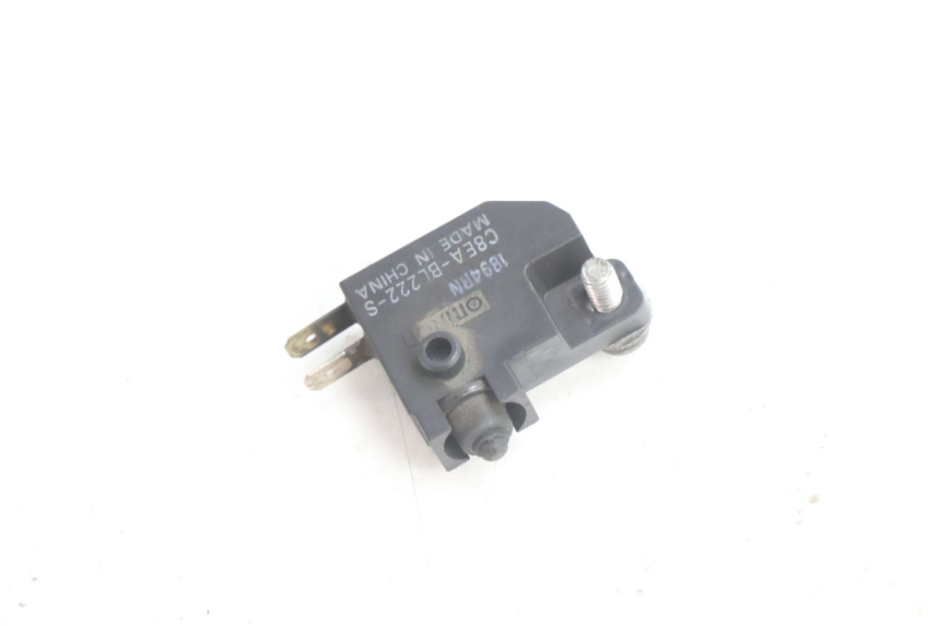 photo de LEFT BRAKE LIGHT SWITCH SUZUKI BURGMAN 125 (2007 - 2014) - Alternative perspective