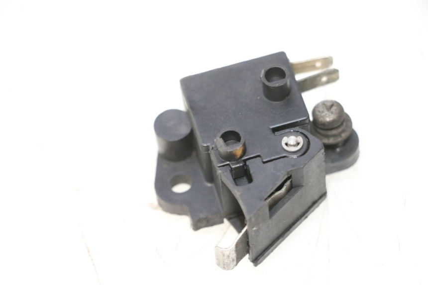 photo de LEFT STOP LIGHT SWITCH HONDA FES PANTHEON 2T 125 (1998 - 2002) - Zoom on usage condition
