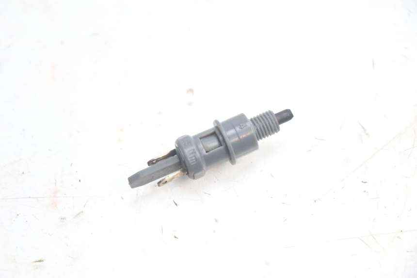 photo de LEFT STOP LIGHT SWITCH PEUGEOT KISBEE 4T 50 (2018 - 2022) - Zoom on usage condition