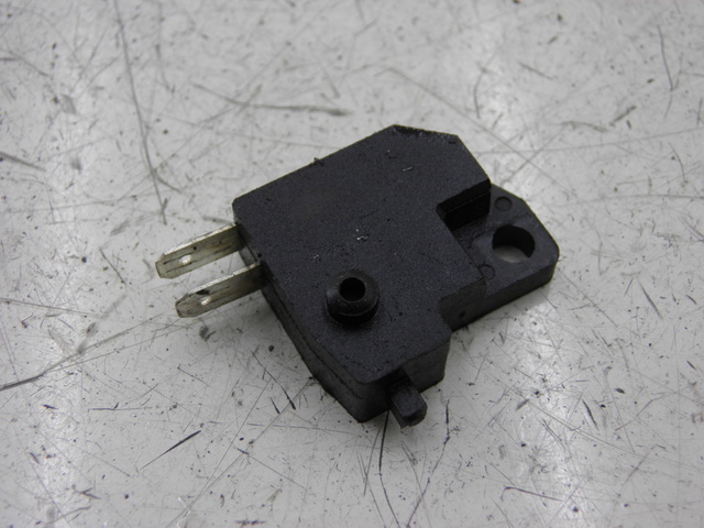 photo de LEFT STOP LIGHT SWITCH PEUGEOT TWEET 4T 50 (2010 - 2014) - Zoom on usage condition