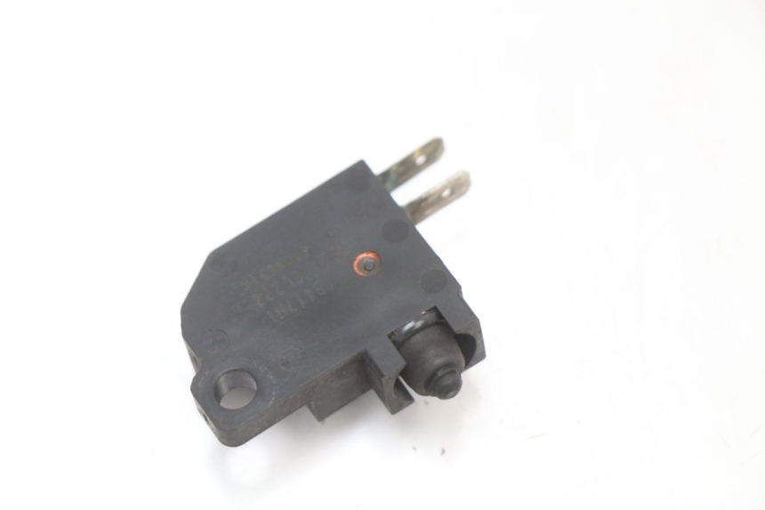 photo de LEFT BRAKE LIGHT SWITCH YAMAHA XMAX X-MAX ABS 125 (2017 - 2020) - Zoom on usage condition
