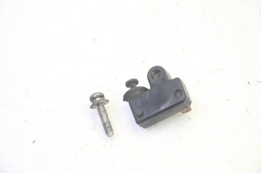 photo de LEFT BRAKE LIGHT SWITCH YAMAHA X-MAX XMAX 250 (2006 - 2009) - Alternative perspective