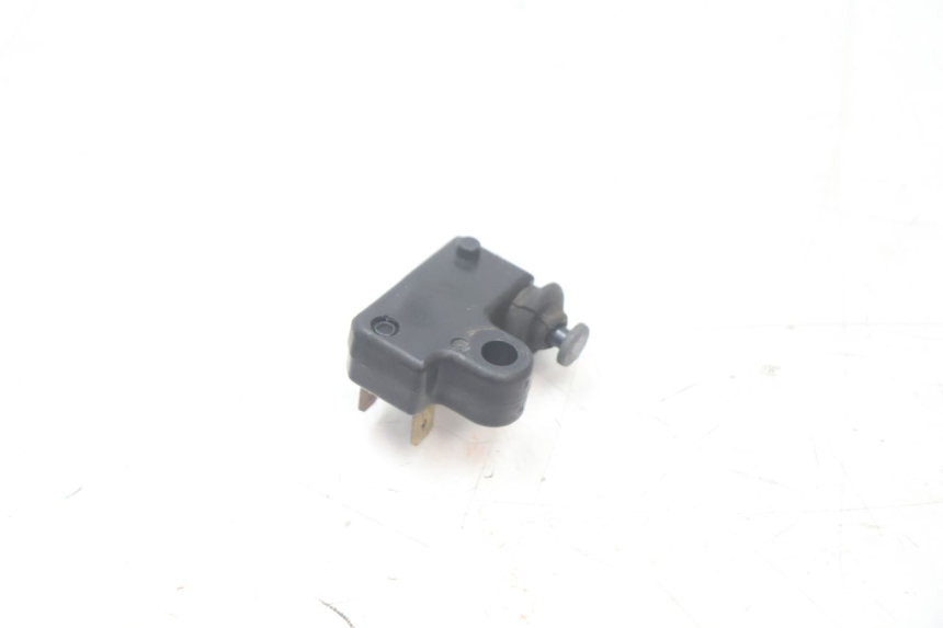 photo de LEFT BRAKE LIGHT SWITCH YAMAHA XMAX X-MAX 125 (2006 - 2009) - Zoom on usage condition
