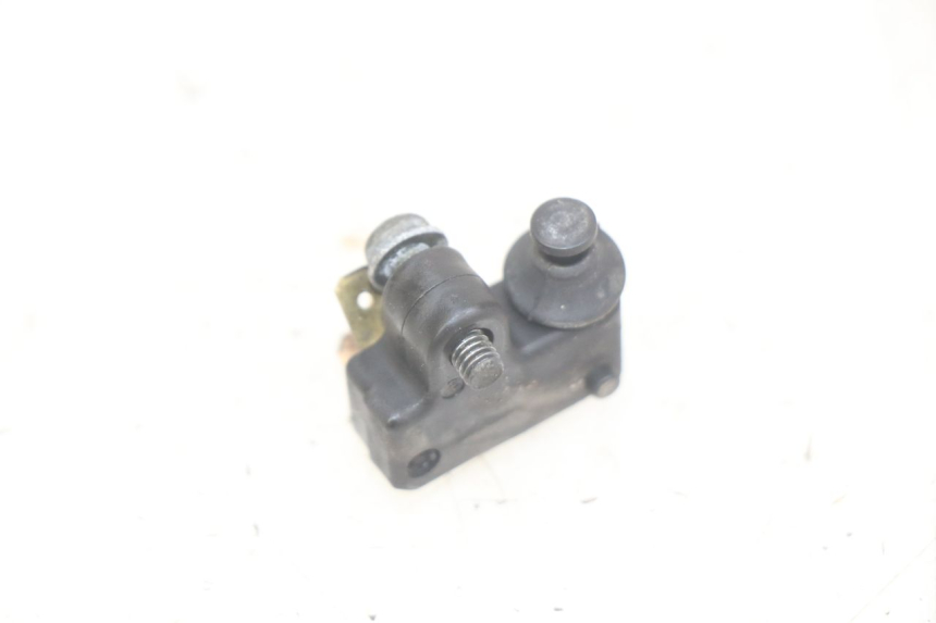 photo de LEFT BRAKE LIGHT SWITCH YAMAHA YP MAJESTY 400 (2004 - 2008) - Zoom on usage condition