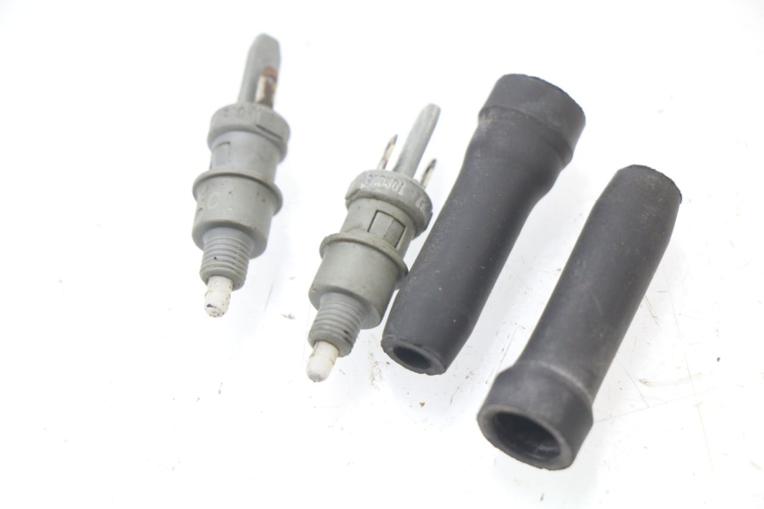 photo de STOP LIGHT SWITCH PEUGEOT JET FORCE CARBU 50 (2003 - 2016) - Main view