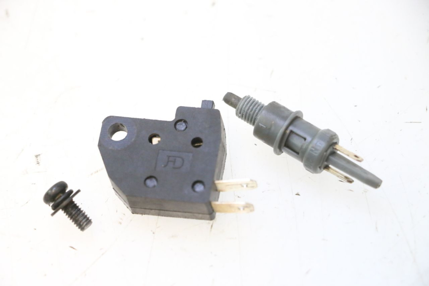 photo de STOP LIGHT SWITCH PEUGEOT KISBEE 4T 50 (2023 - 2026) - Component detail