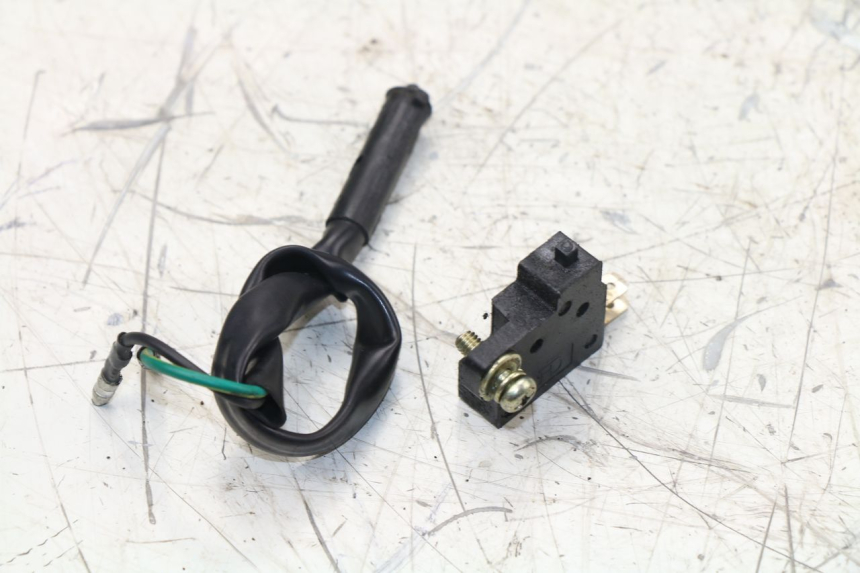 photo de STOP LIGHT SWITCH KYMCO AGILITY RS 4T 50 (2009 - 2013) - Zoom on usage condition