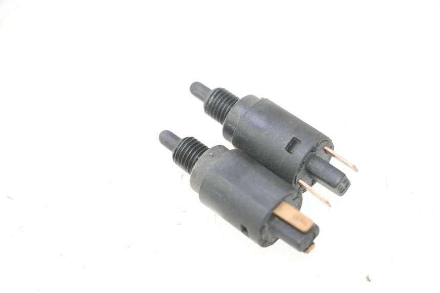 photo de STOP LIGHT SWITCH PIAGGIO LIBERTY IGET 4T 50 (2015 - 2020) - Zoom on usage condition