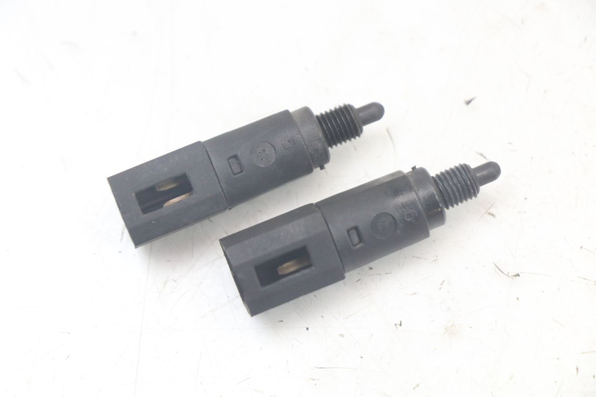 photo de STOP LIGHT SWITCH PIAGGIO LIBERTY 125 (2009 - 2013) - Zoom on usage condition