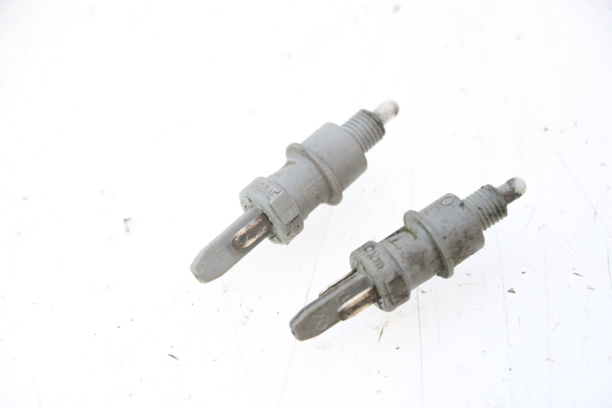 photo de STOP LIGHT SWITCH PEUGEOT LUDIX ONE 50 (2004 - 2006) - Zoom on usage condition