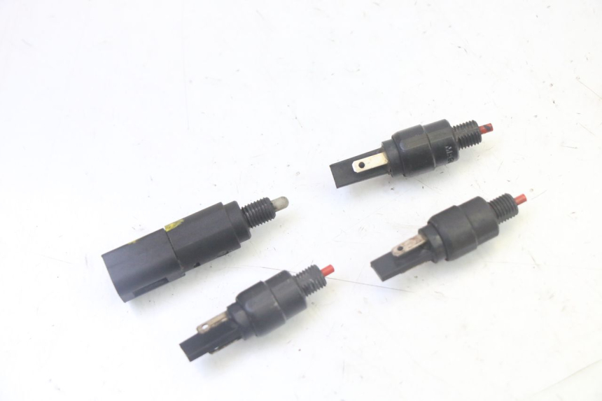 photo de STOP LIGHT SWITCH PIAGGIO MP3 LT 300 (2010 - 2016) - Zoom on usage condition