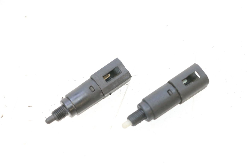 photo de STOP LIGHT SWITCH PIAGGIO MP3 125 (2006 - 2014) - Main view