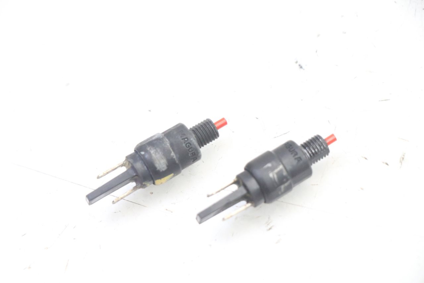 photo de STOP LIGHT SWITCH PIAGGIO NEW TYPHOON 50 (2018 - 2021) - Zoom on usage condition