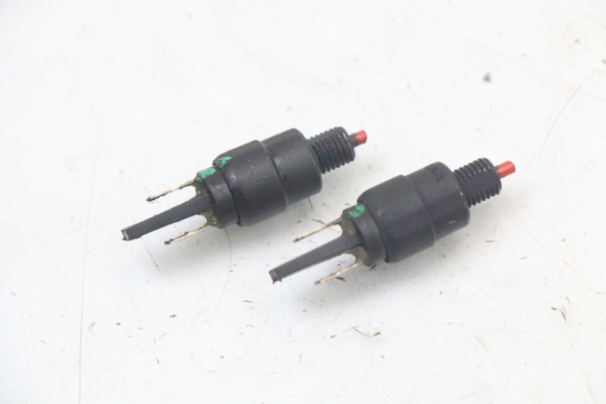 photo de STOP LIGHT SWITCH PIAGGIO LIBERTY IGET 4T 50 (2021 - 2025) - Zoom on usage condition