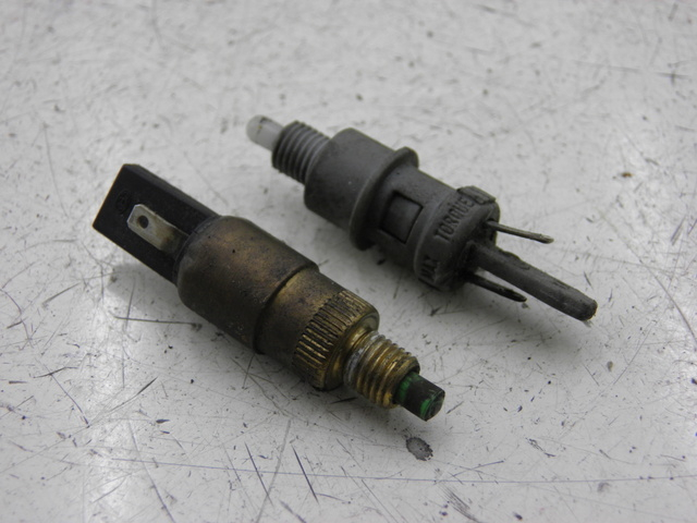 photo de STOP LIGHT SWITCH PIAGGIO LX 125 (1998 - 2000) - Main view