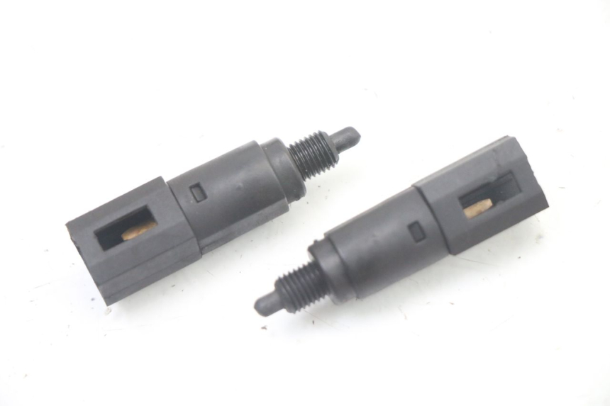 photo de STOP LIGHT SWITCH PIAGGIO VESPA GRANTURISMO 125 (2003 - 2007) - Component detail