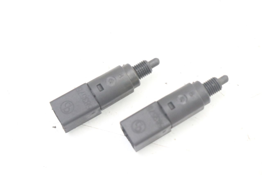 photo de STOP LIGHT SWITCH PIAGGIO VESPA GRANTURISMO 125 (2003 - 2007) - Zoom on usage condition