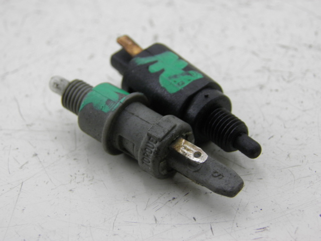 photo de STOP LIGHT SWITCH PIAGGIO ZIP 4T 50 (2001 - 2008) - Component detail