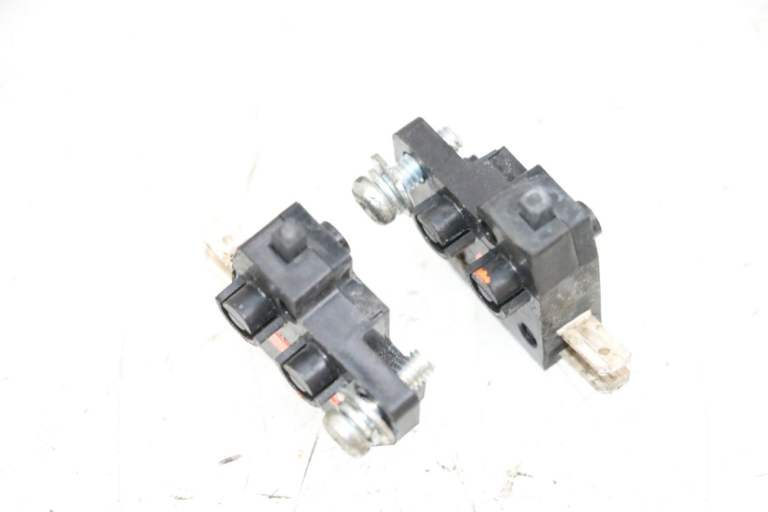 photo de STOP LIGHT SWITCH PEUGEOT SATELIS 125 (2013 - 2018) - Zoom on usage condition