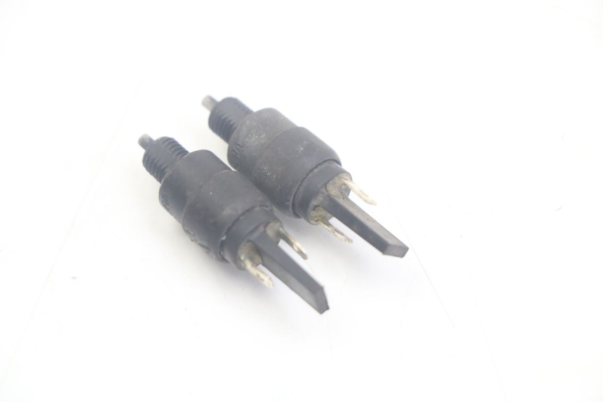 photo de STOP LIGHT SWITCH APRILIA SCARABEO 100 (2003 - 2012) - Zoom on usage condition