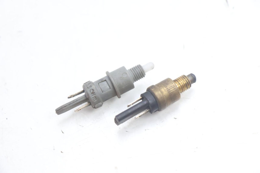 photo de STOP LIGHT SWITCH PIAGGIO TYPHOON 50 (1993 - 1999) - Component detail