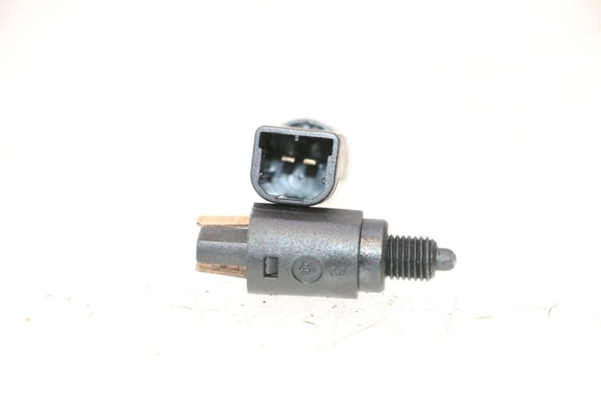 photo de STOP LIGHT SWITCH PIAGGIO VESPA S 2T 50 (2007 - 2014) - Zoom on usage condition