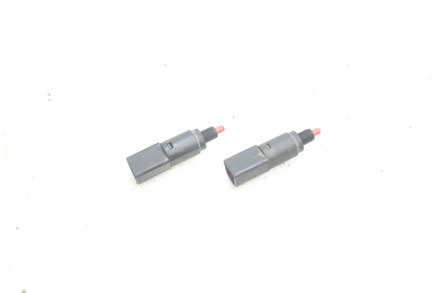 photo de STOP LIGHT SWITCH PIAGGIO X8 STREET 125 (2006 - 2007) - Component detail