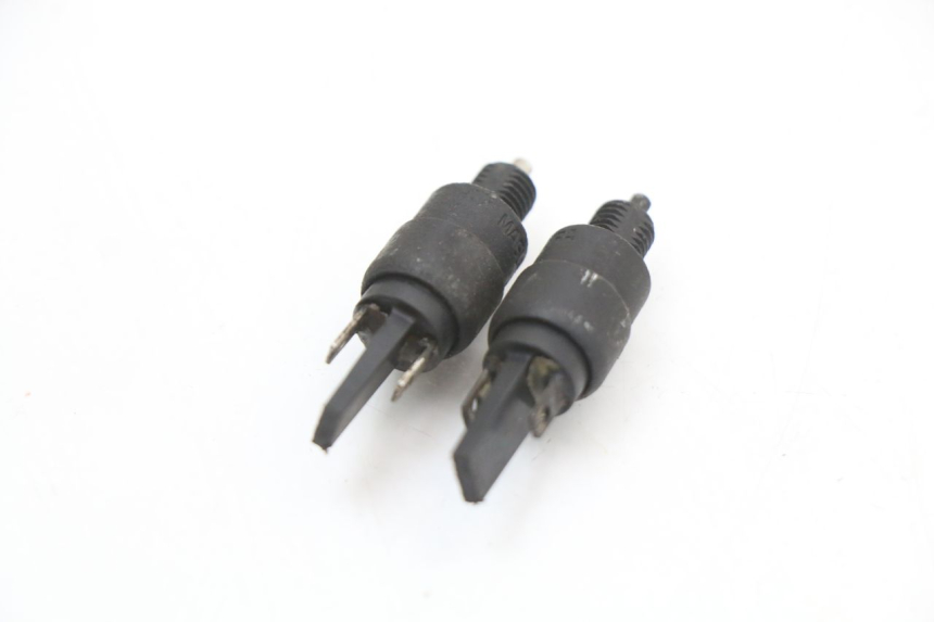 photo de STOP LIGHT SWITCH PIAGGIO XEVO - X EVO 125 (2007 - 2017) - Zoom on usage condition