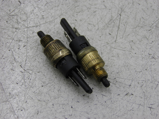 photo de STOP LIGHT SWITCH YAMAHA YN NEO'S 50 (1997 - 2004) - Main view