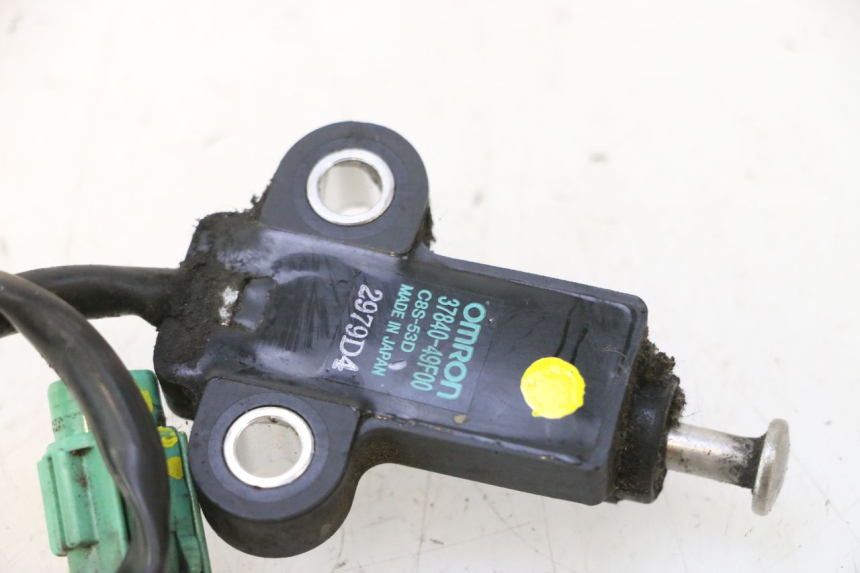 photo de IGNITION SWITCH KICKSTAND SUZUKI BURGMAN 125 (2007 - 2014) - Technical close-up