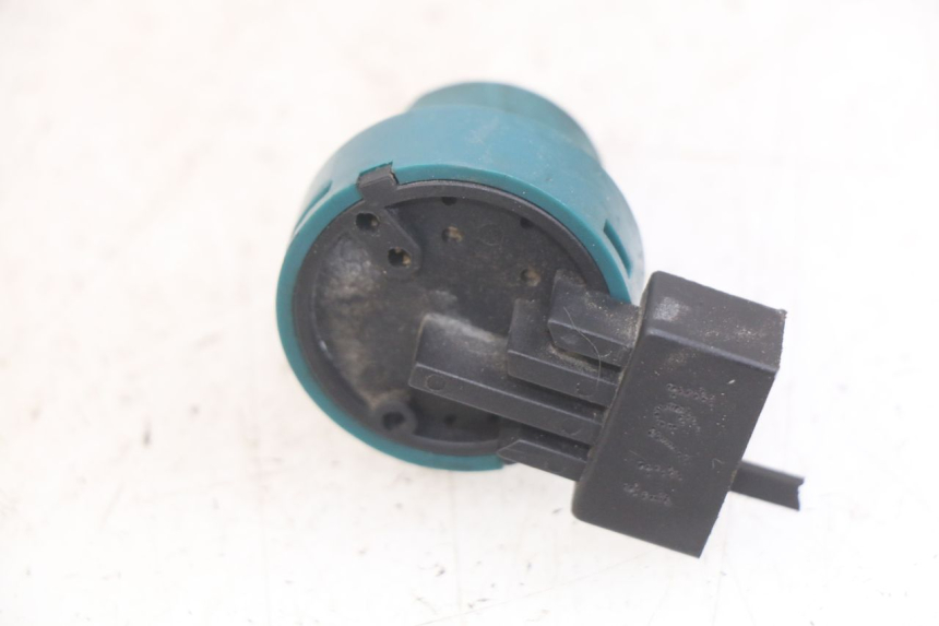 photo de IGNITION SWITCH PIAGGIO FLY 2T 50 (2004 - 2017) - Alternative perspective